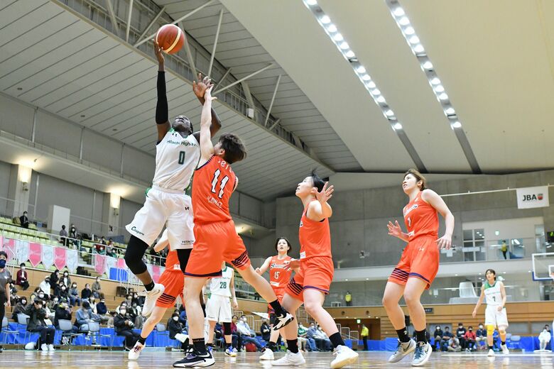高さを活かして活躍するダラーメ マレム ドイ選手（10月31日、アランマーレ戦より）