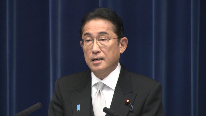 会見で「外交は首脳外交というものが大変大きなウエイトを占める」と述べた岸田首相（13日）