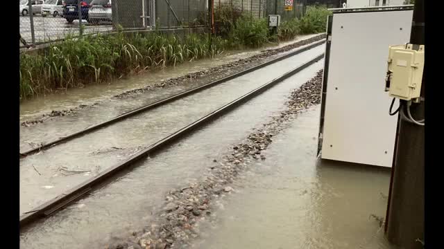 【交通情報】28日も大雨が交通機関に影響　JR氷見線・城端線など運休、道路も通行止め続く