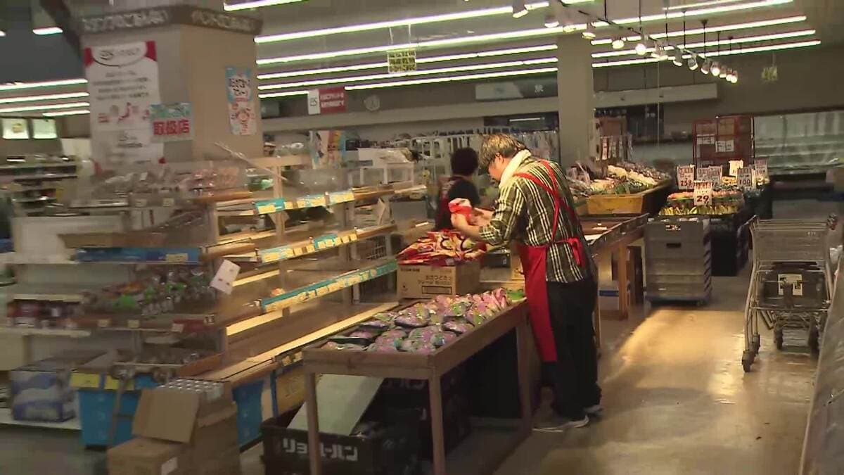 停電は復旧も断水なお3200戸 氷川町のスーパーが住民に冷たい水を提供し支援続ける 熊本地震