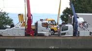北陸道自動車道で大型トラックが道路工事の作業現場に突っ込む 作業員2人が死傷 トラック運転手は重傷　
