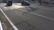 車2台にはねられ男性死亡 横断歩道ないところで渡って...