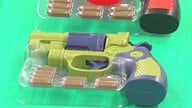 そのまま持っていると銃刀法違反になる可能性も…“本物”と同じ構造　おもちゃの拳銃が流通　警察が期限設け回収進める　