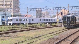 鉄道ファンは大満足…西鉄×JR九州が1日限りの粋なツアー 自慢の観光列車が夢の共演