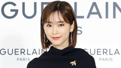 桐谷美玲　220万円の香水を前に「美しい…歴史を感じます」　気品漂う黒のドレスで