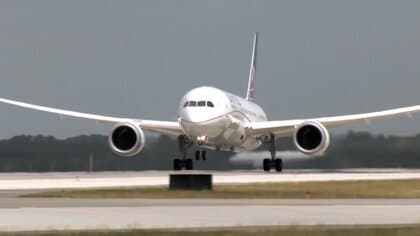 世界最大級の航空会社誕生か？　ユナイテッド航空CEOがアメリカン航空との合併を提案　独禁法巡る懸念も
