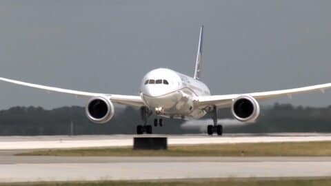 世界最大級の航空会社誕生か？　ユナイテッド航空CEOがアメリカン航空との合併を提案　独禁法巡る懸念も