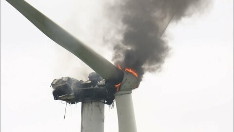風力発電の風車が炎上　黒煙上がり部品も落下　けが人なし、出火原因を調査　鳥取・琴浦町