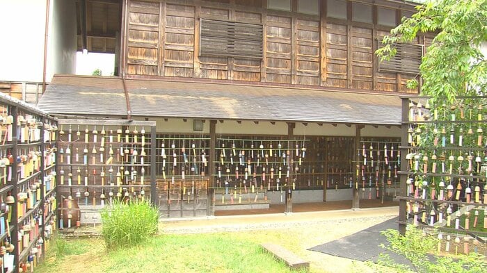 古民家に彩を添える