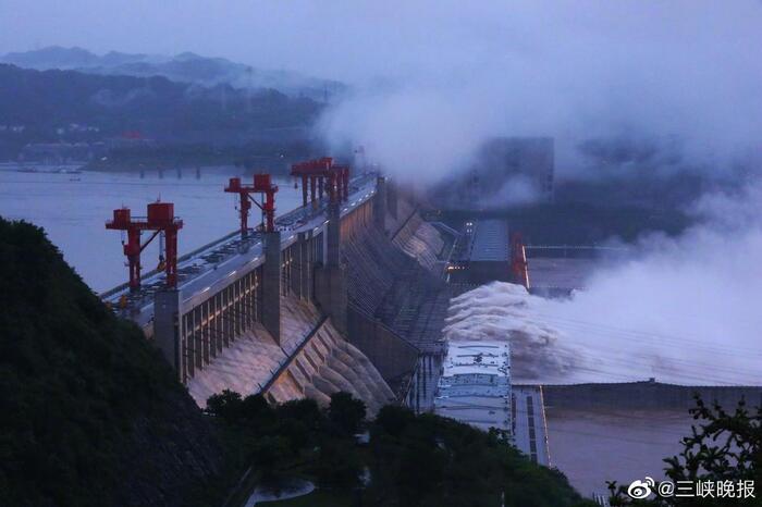 三峡ダムの水位は上昇を続ける(ウェイボより)