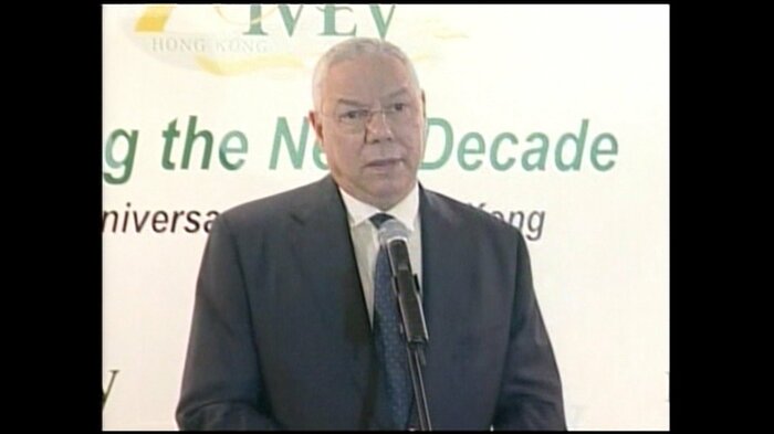 会見するコリン・パウエル米元国務長官(2008年11月)