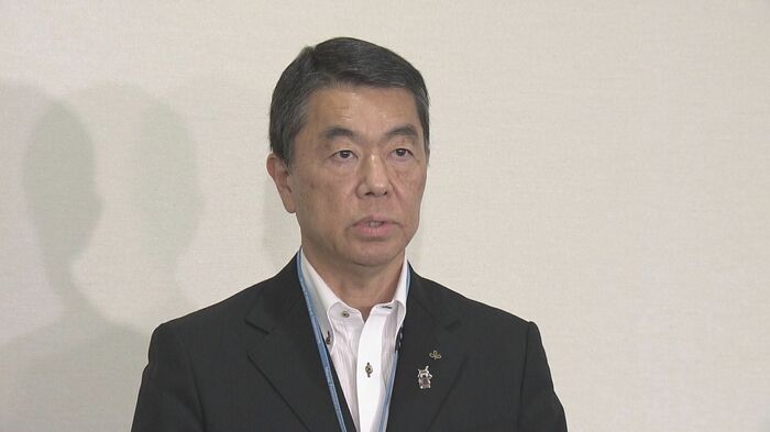 構想を明らかにした2022年9月議会で報道陣の取材に応じる村井知事