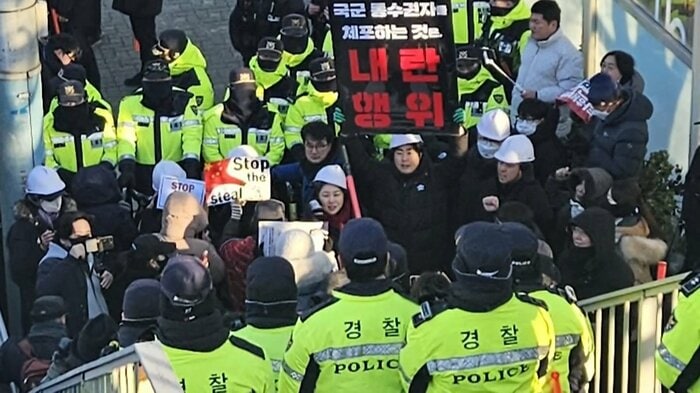 尹氏の親衛隊として活動する白骨団