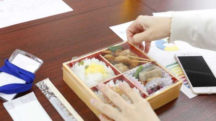勤務中に弁当注文で神戸市職員が減給処分。「中抜け」はどこまで許されるのか?弁護士に聞いた