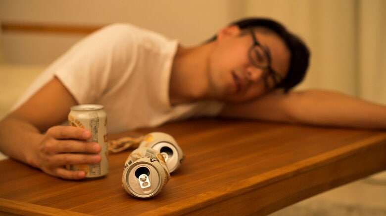 まずは「環境」と「生活リズム」の見直し！常に睡眠不足の50代会社員がお酒に頼らずに眠りにつく方法｜FNNプライムオンライン