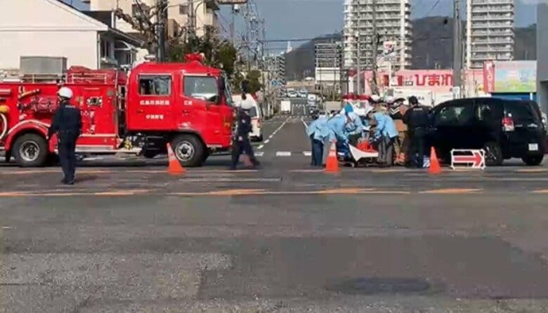 「バイクの人が路上に倒れている」交差点で車とバイクが衝突　バイクの男性が重傷見込み　広島市中区｜FNNプライムオンライン