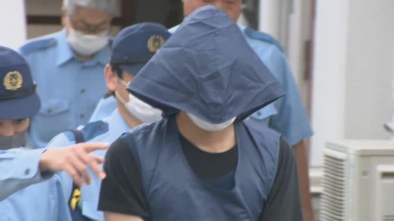 元勤務先の学校や商業施設で22件 盗撮行為を繰り返す 元小学校教師の男（27）を追送検｜FNNプライムオンライン