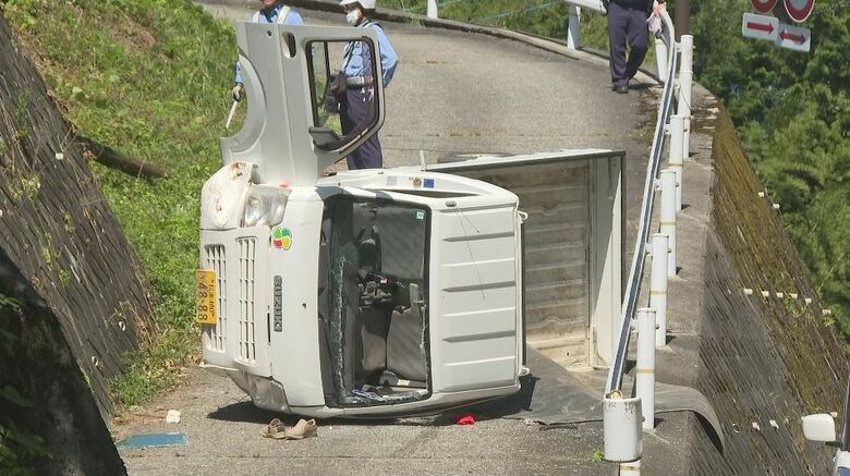 軽トラックが横転　86歳女性が意識不明の重体　ドクターヘリで搬送　現場は傾斜のある町道｜FNNプライムオンライン