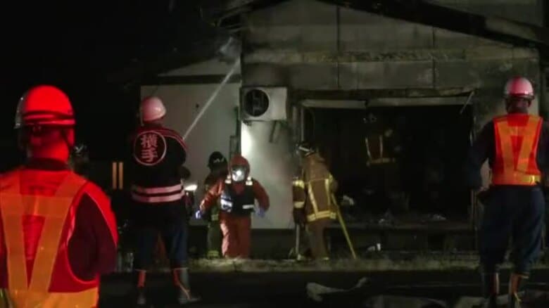 住宅1棟全焼　焼け跡から遺体見つかる　火元の70代男性と連絡取れず　秋田・横手市｜FNNプライムオンライン
