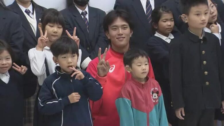 デフリンピック陸上男子走り高跳びで入賞・佐藤秀祐選手が母校で報告　４年後のメダルへの決意語る【岡山】｜FNNプライムオンライン