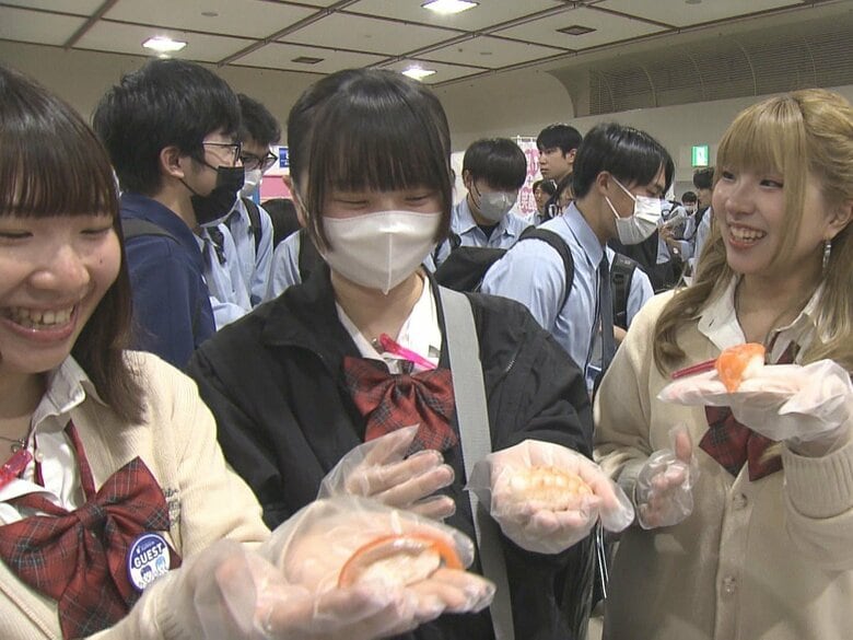 工具の使い方や寿司の握り方など…高校生のキャリア選びのため仕事体験イベント 約500人の生徒が参加｜FNNプライムオンライン