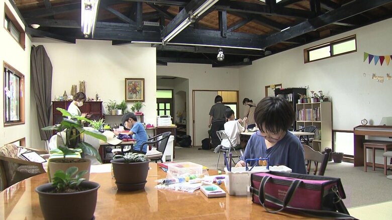 時間割もカリキュラムもない「オルタナティブスクール」子どもたちに“選択”を…元小学校教師の思い【長崎発】｜FNNプライムオンライン