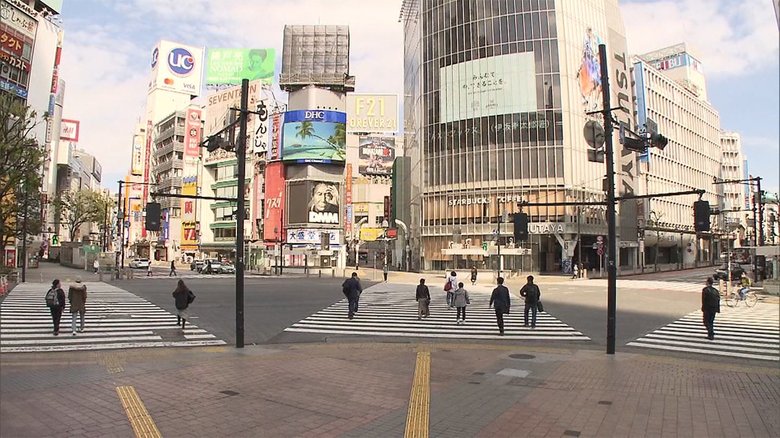 「外出自粛」で人出が激減した渋谷スクランブル交差点