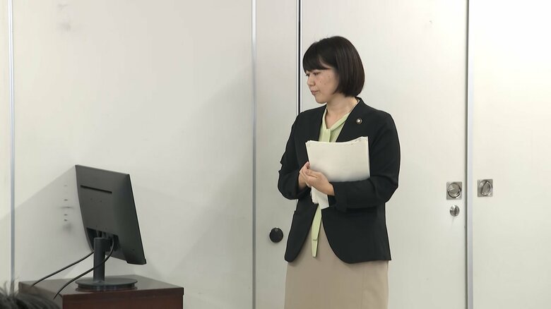 定例記者会見に臨む前橋市の小川市長　10月6日