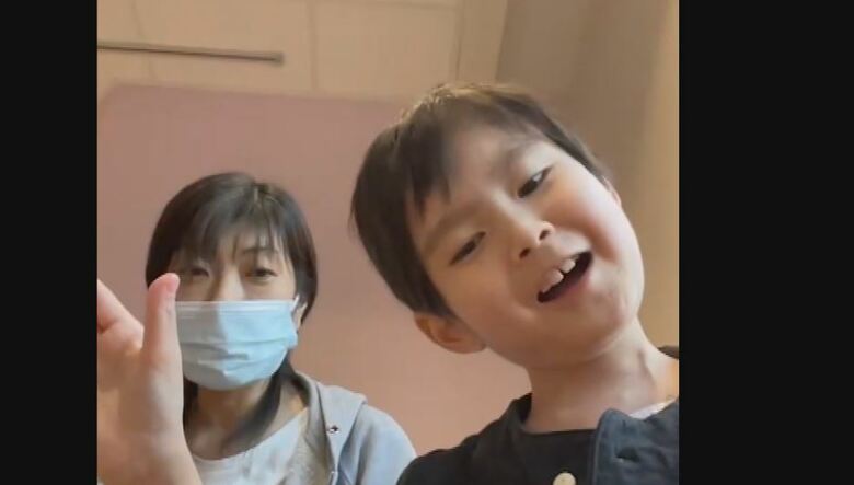 中沢維斗さんと母・加代さん