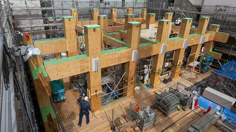 「剛接合仕口ユニット」と建設現場の様子（提供：大林組）