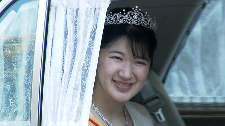 上皇ご夫妻への新年の挨拶のため赤坂・仙洞御所に入られた