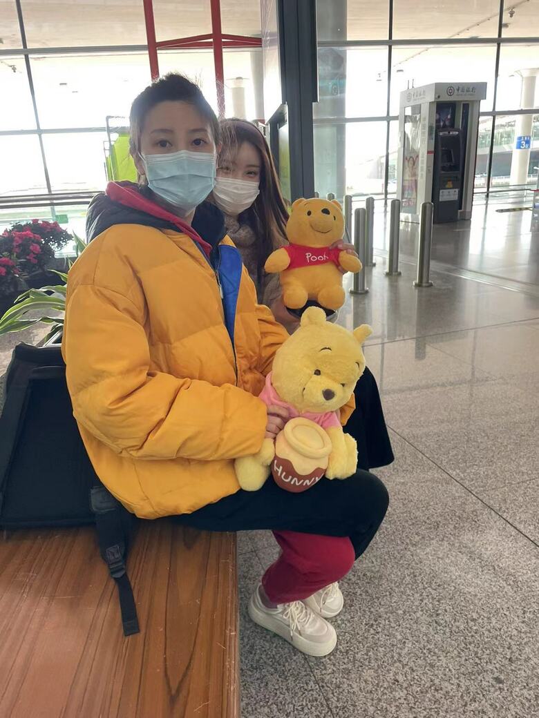 空港に集まった羽生選手のファン