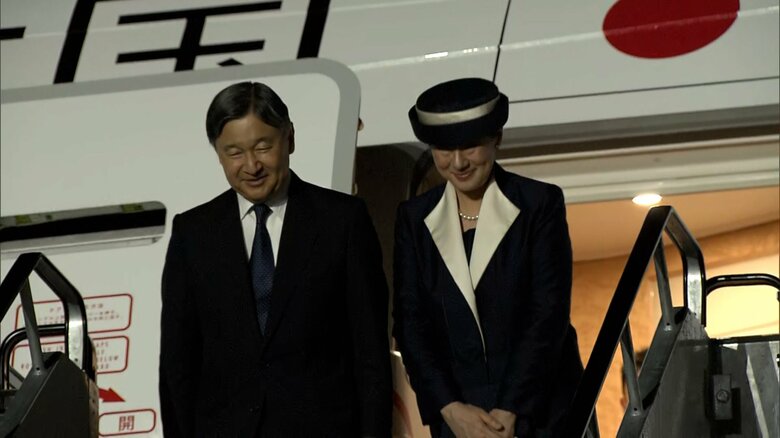 硫黄島を後にされる天皇皇后両陛下