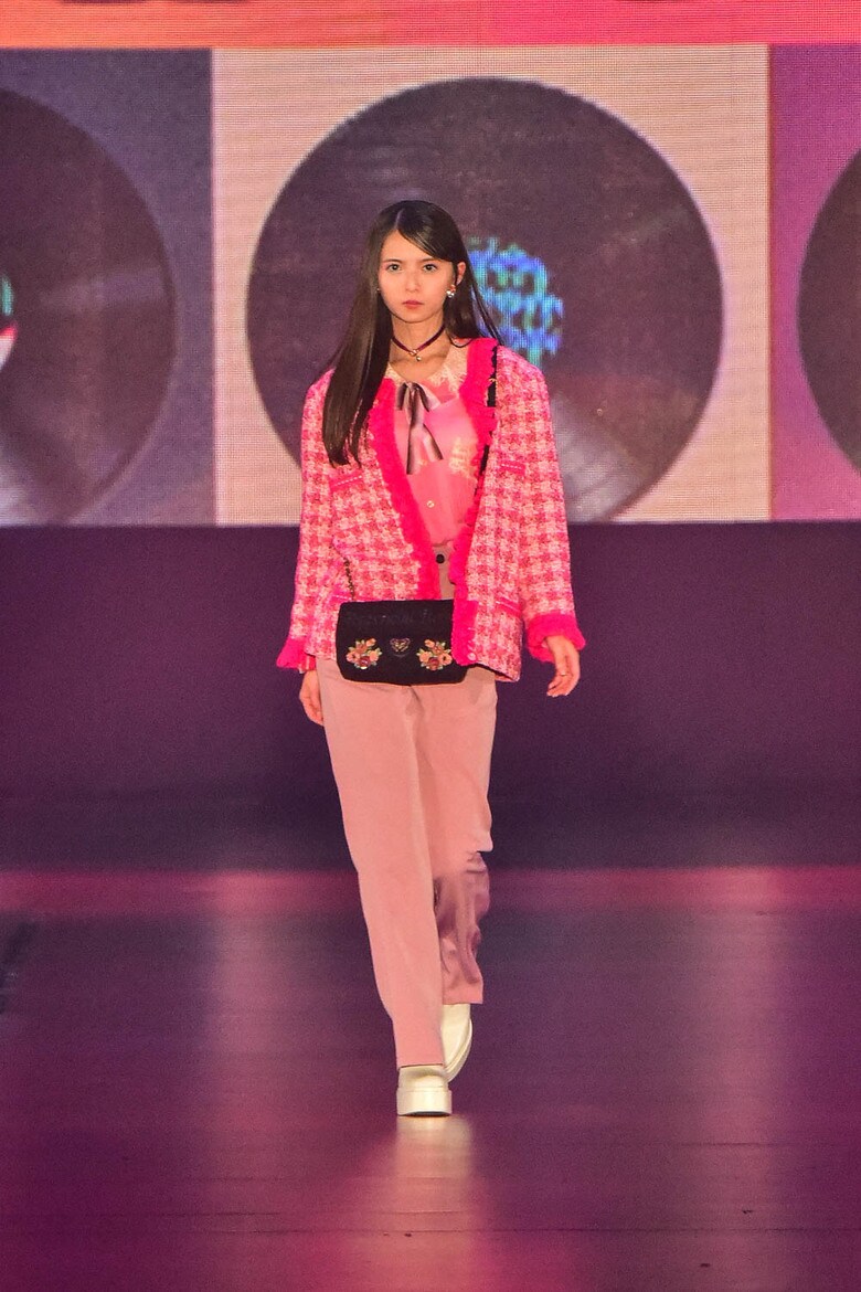 齋藤飛鳥さん(C)Rakuten GirlsAward 2023 AUTUMN/WINTER