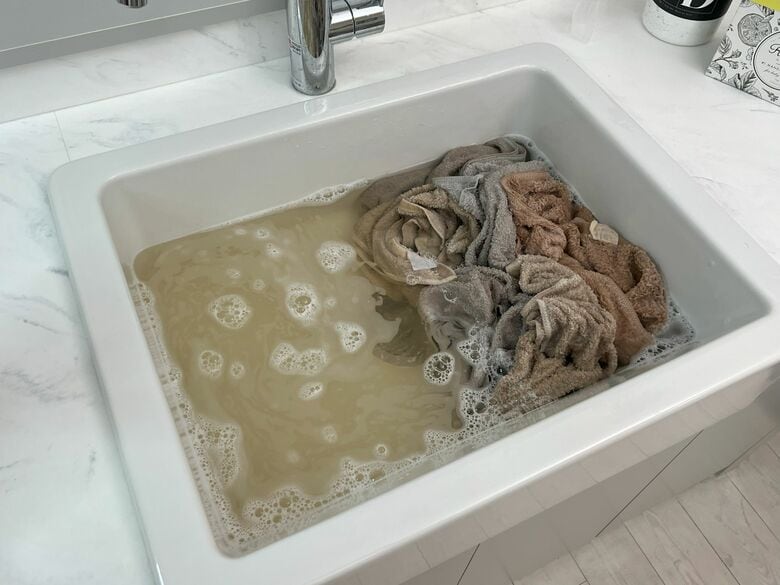 つけ置き後のお湯の濁りはタオルが汚れていた証拠