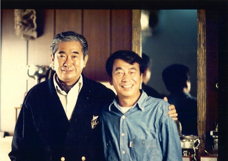 石原氏を支え続けた今岡又彦氏（右）