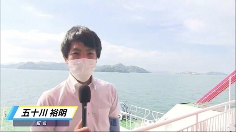 船で大崎上島へ向かう五十川記者