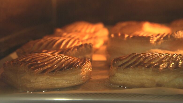 オーブンでアップルパイを焼く