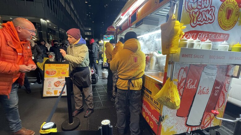 チキンとライスのプラッターは人気
