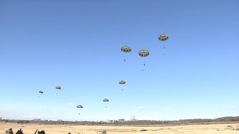 「降下訓練始め」・1月13日