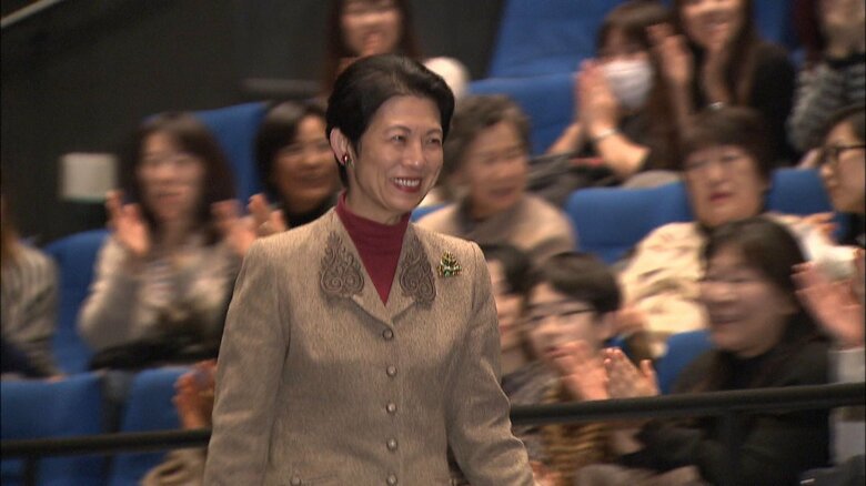 平成26（2014）年　映画の試写会を鑑賞された久子さま