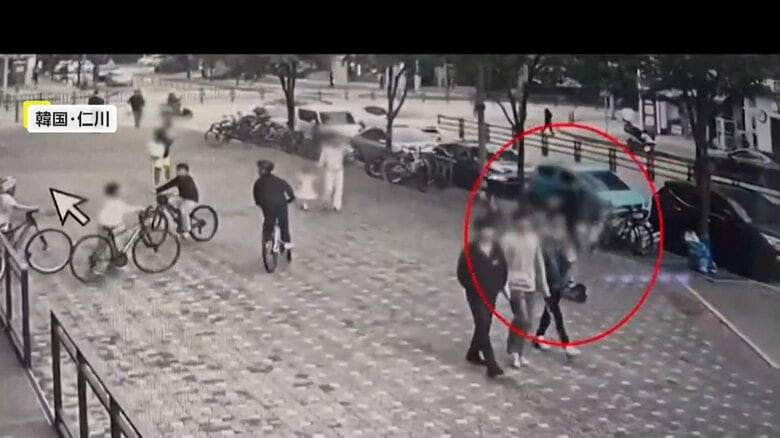 電動キックボードと親子が衝突する瞬間（10月18日、韓国・仁川）（3）