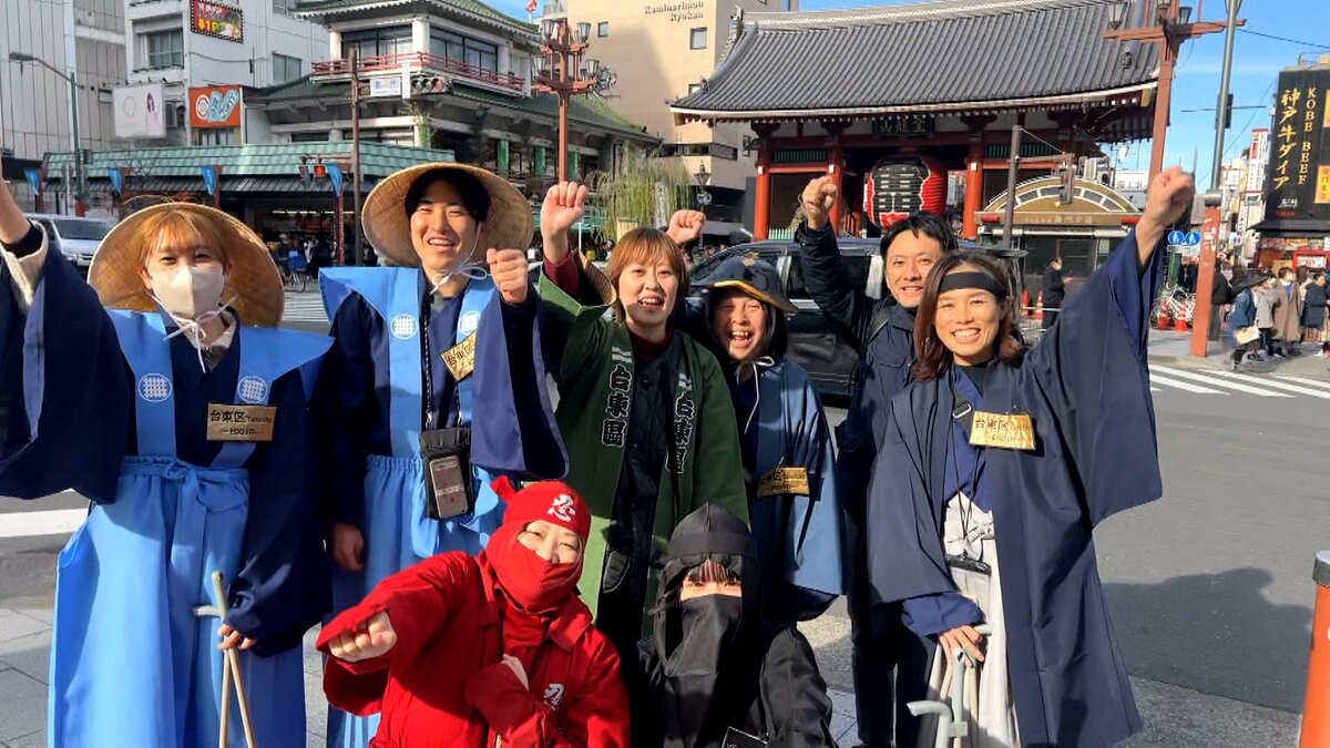 浅草を練り歩く“時代劇のコスプレ”集団…街が綺麗なことには人々の創意