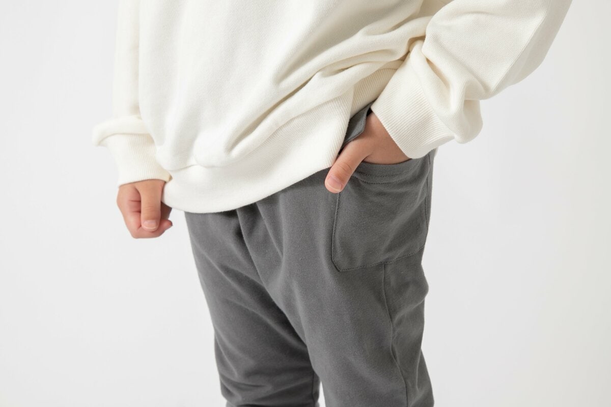 前後逆でも裏返しでもOK! “ぜんぶおもて”な子どもズボンを発売…Tシャツ
