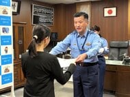 窓口に来た60代男性客の説明に不審点…SNSきっかけの特殊詐欺被害を未然に防ぐ 信金の女性職員に警察から感謝状