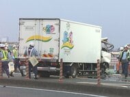 1台が中央分離帯乗り越えたか…未明の国道でトラック同士が正面衝突 それぞれの運転手2人がケガで搬送