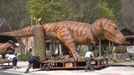 ティラノサウルスも春の陽気に誘われてお目覚 道の駅にモニュメント戻る【福井】
