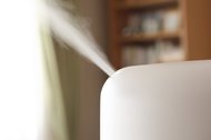 加湿器には水道水の使用を! 「ミネラルウォーター」「浄水器の水」を使ってはいけない理由