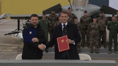 ウクライナ、フランス製戦闘機「ラファール」最大100機調達へ　ゼレンスキー氏、多国籍部隊の司令部訪問
