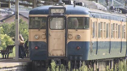 「撮り鉄」が住宅敷地に侵入、庭木を切断…再三注意してもマナー違反　「115系」湘南色や横須賀色など「懐かしの車体カラー列車」の運行予定表を掲載中止に